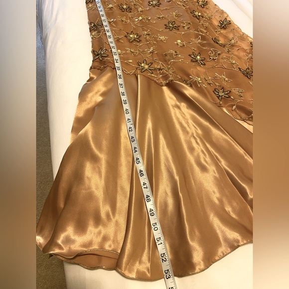 Formal dress 100% silk and handmade embroidery. - Picture 14 of 16